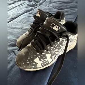 Kids baseball cleats